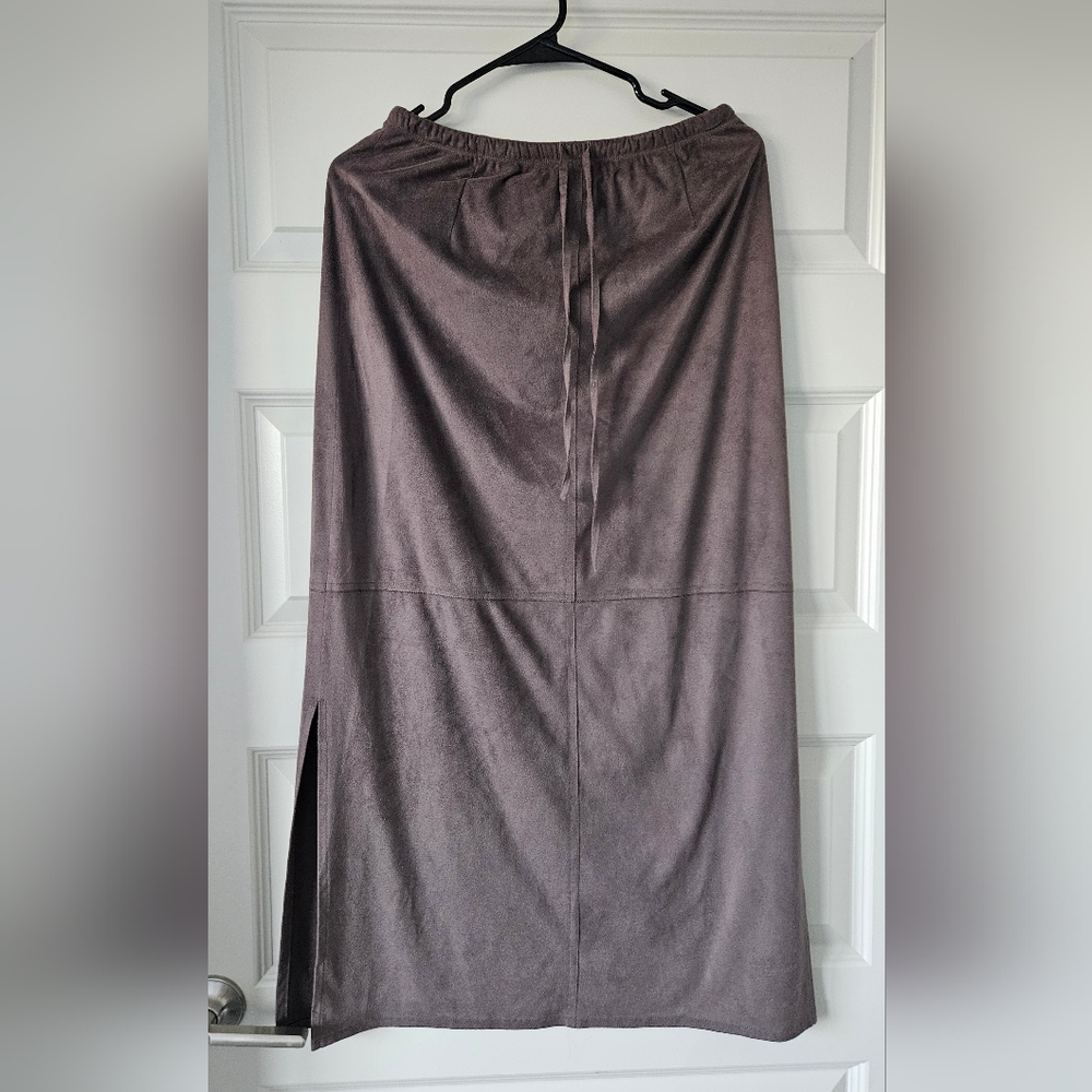 JJILL olive green maxi skirt. Faux suede. Size Small.